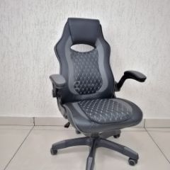 Кресло геймерское Barneo K-37 (черная кожа серые вставки) в Пуровске - purovsk.mebel24.online | фото